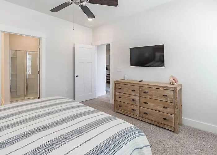 Serenity Salty Intentions At 14334 Gardenglen Drive Holiday home
